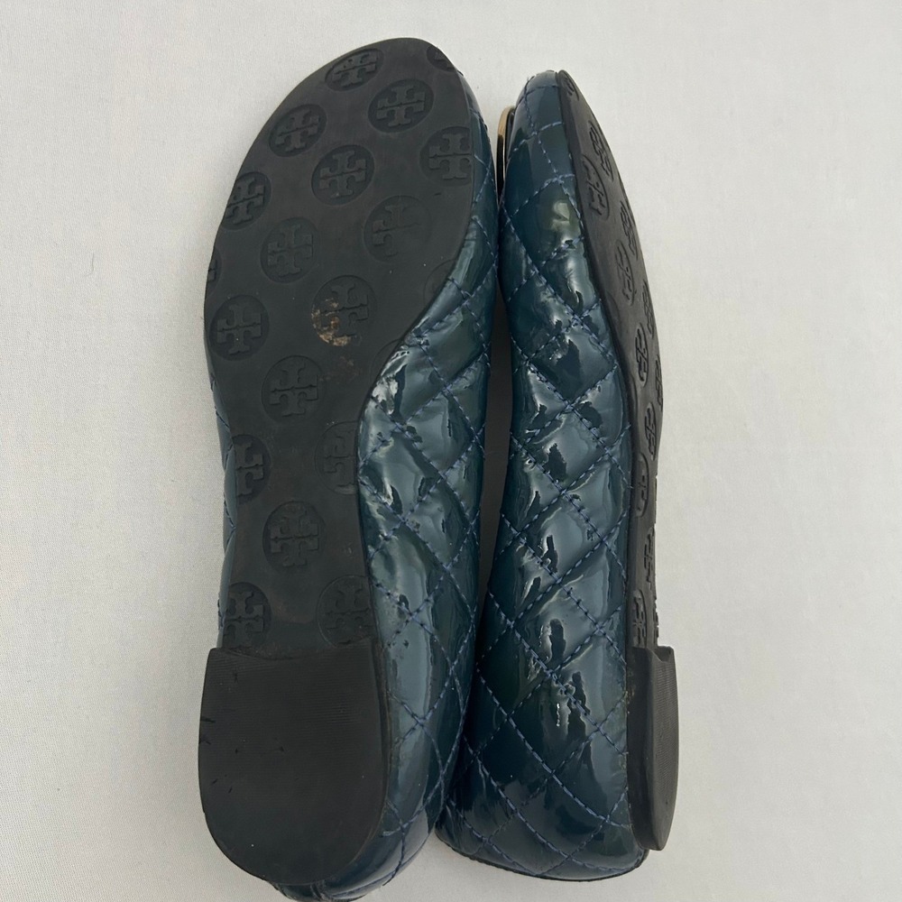 Tory Burch Quinn Ballet Flats Womens 6.5 Blue Quilted Patent Leather Gold Logo - Picture 11 of 11